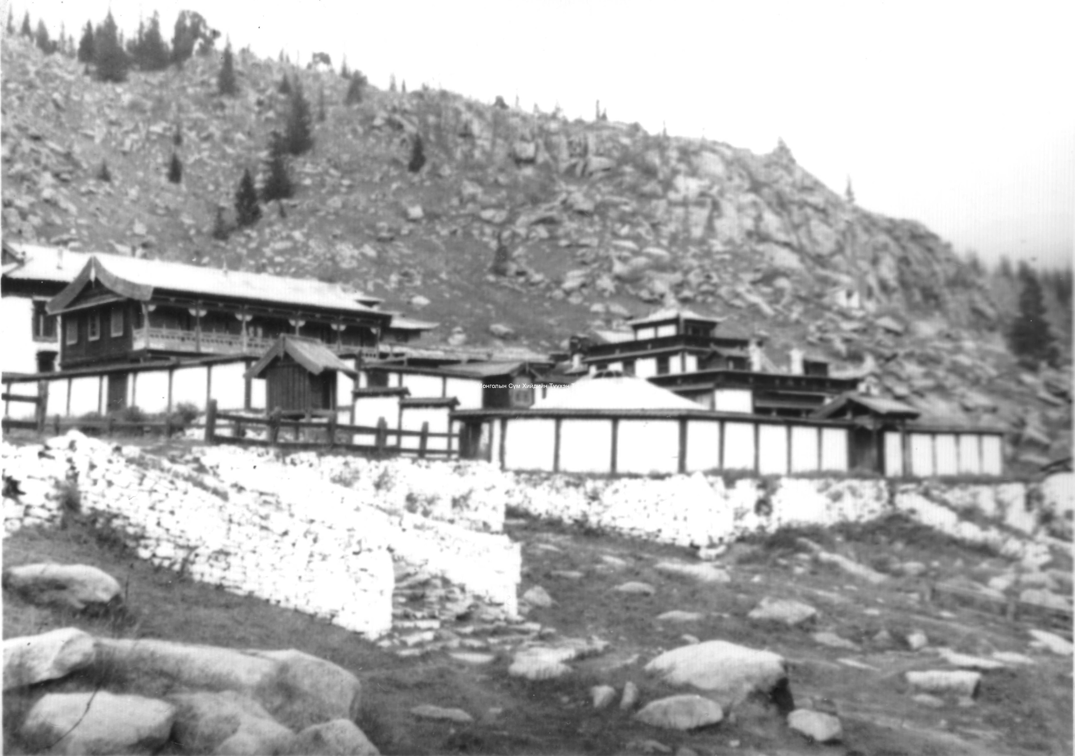 The stairs of the main assembly hall, the fenced-off Serüün lavran palace, and Tsanid datsan. Film Archives K-23892 The stairs of the main assembly hall, the fenced-off Serüün lavran palace, and Tsanid datsan. Film Archives K-23892